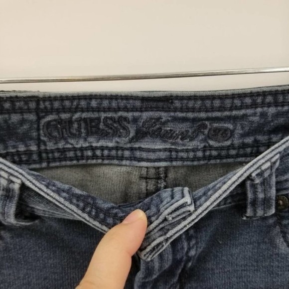 Guess Women's Distressed Low Rise Stretch Denim Skinny Jeans Dark Wash Size 26 - Picture 3 of 5